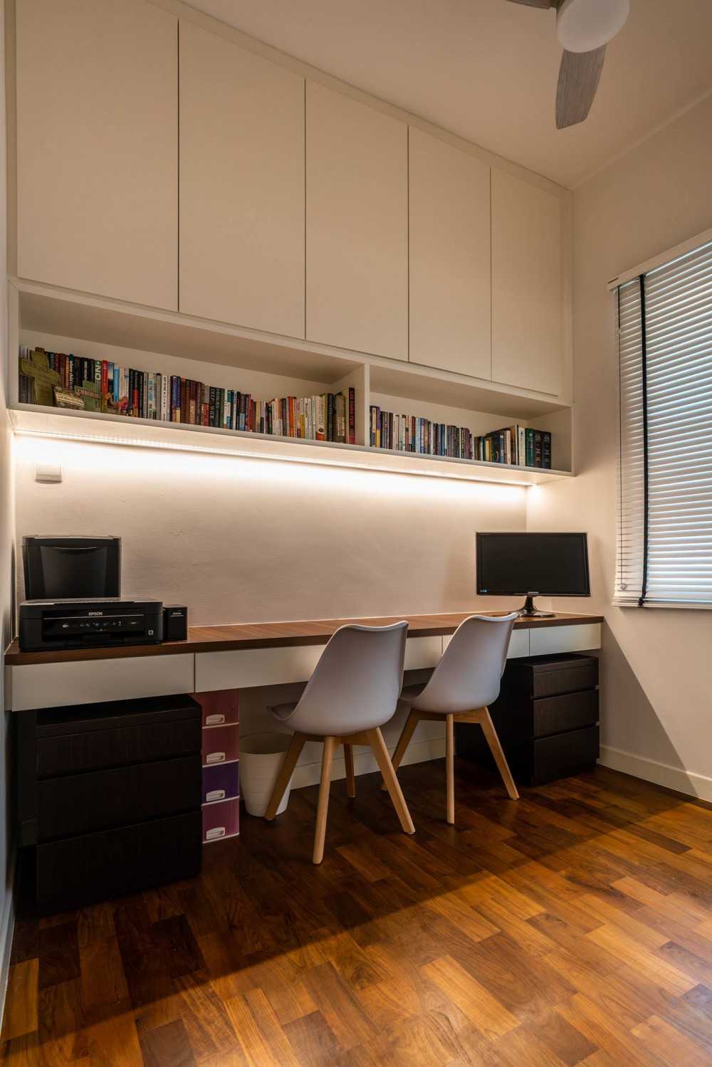 Minimalist Home Office with Bookshelf and Desk Chairs
