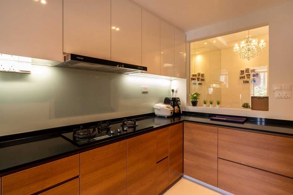 Minimalist Kitchen with Countertop and Homogeneous Tiles