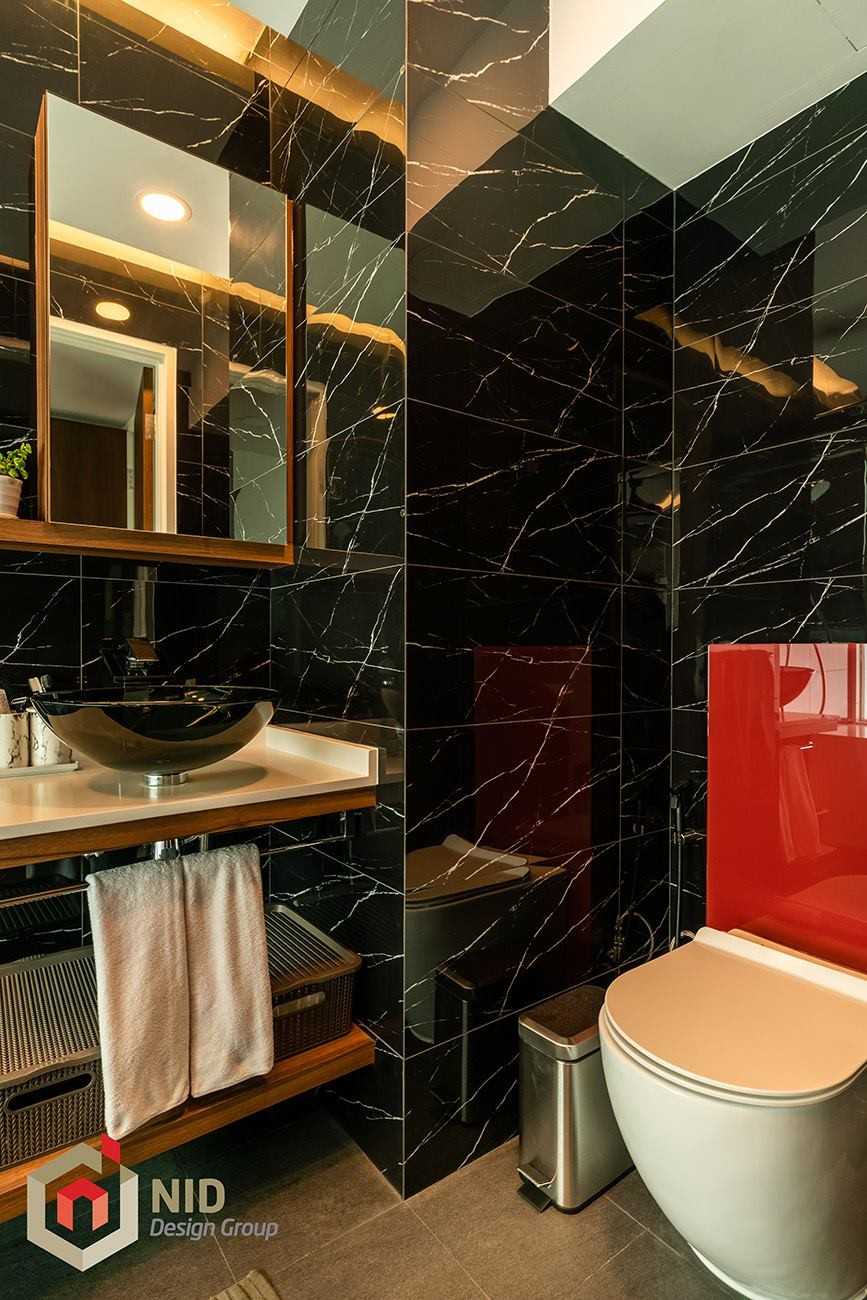 Minimalist Bathroom with Countertop and Homogeneous Tiles