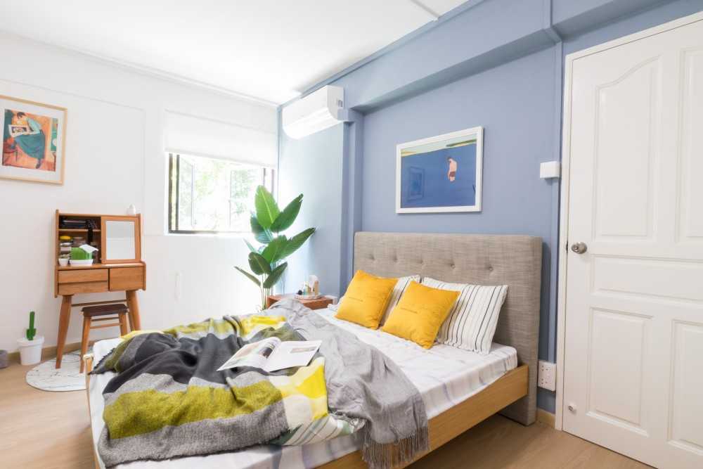 Scandinavian Bedroom with Vinyl Flooring and Roller Blinds