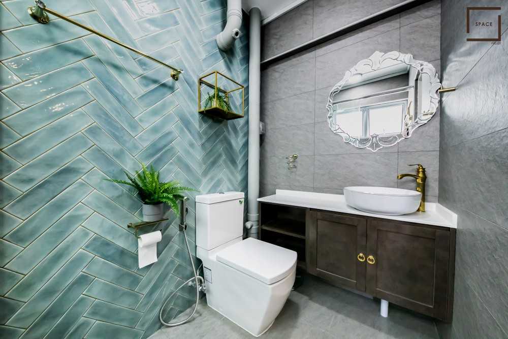 Modern Bathroom with Mirror and Shower Screen