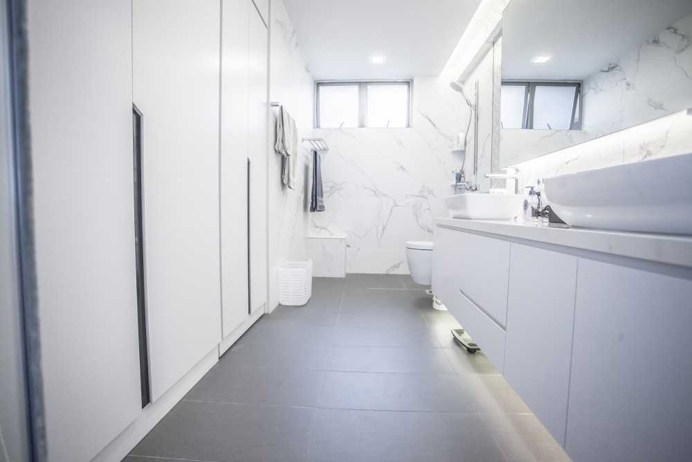 Minimalist Bathroom with Countertop and Shower Screen