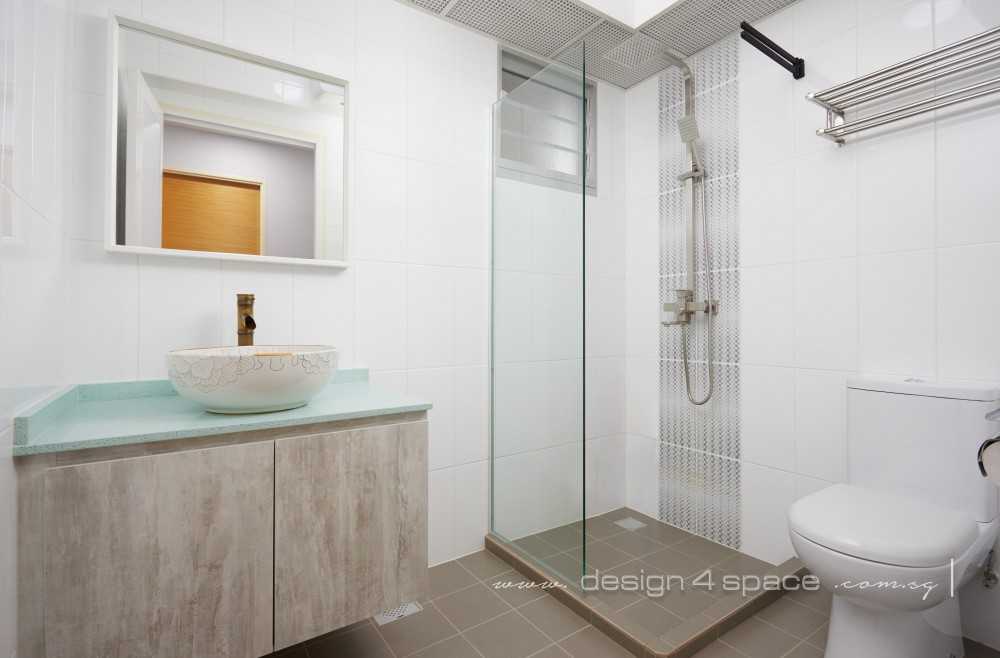 Asian Bathroom with Homogeneous Tiles and Herringbone Tiling