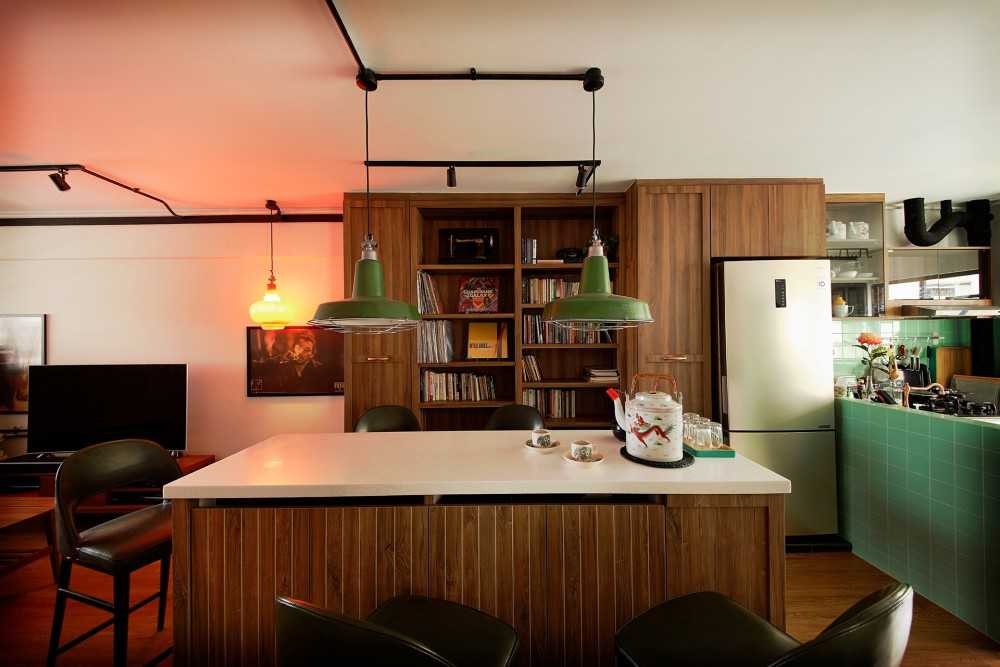 Vintage Dining Room with Wood Flooring and Bar Counter