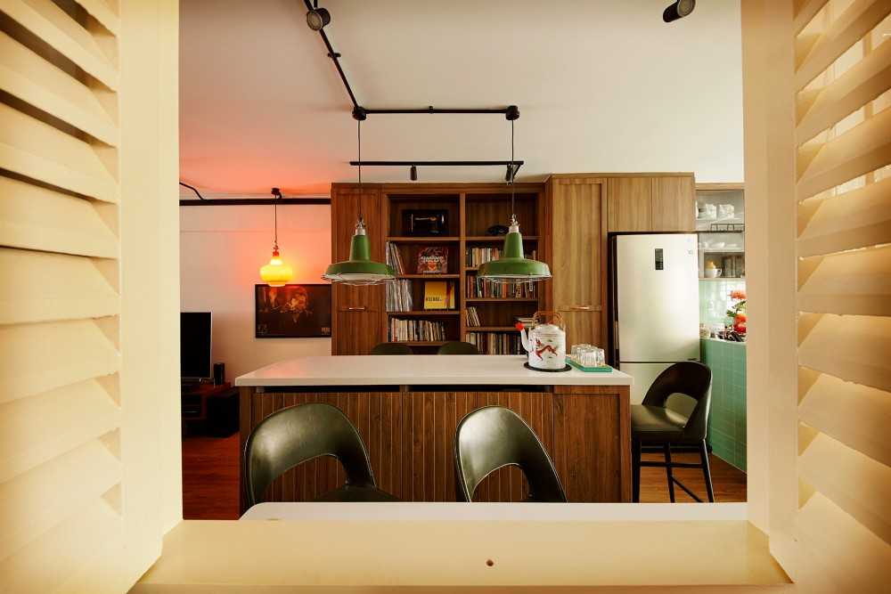 Vintage Dining Room with Bar Counter and Lighting