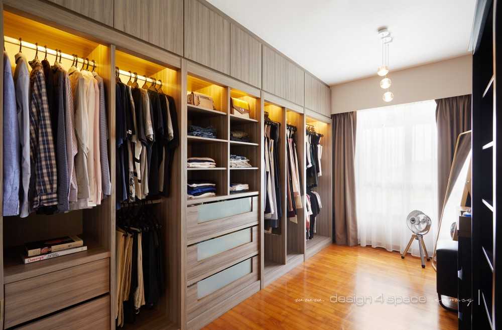 Modern Walk-in Wardrobe with Mirror and Wardrobe