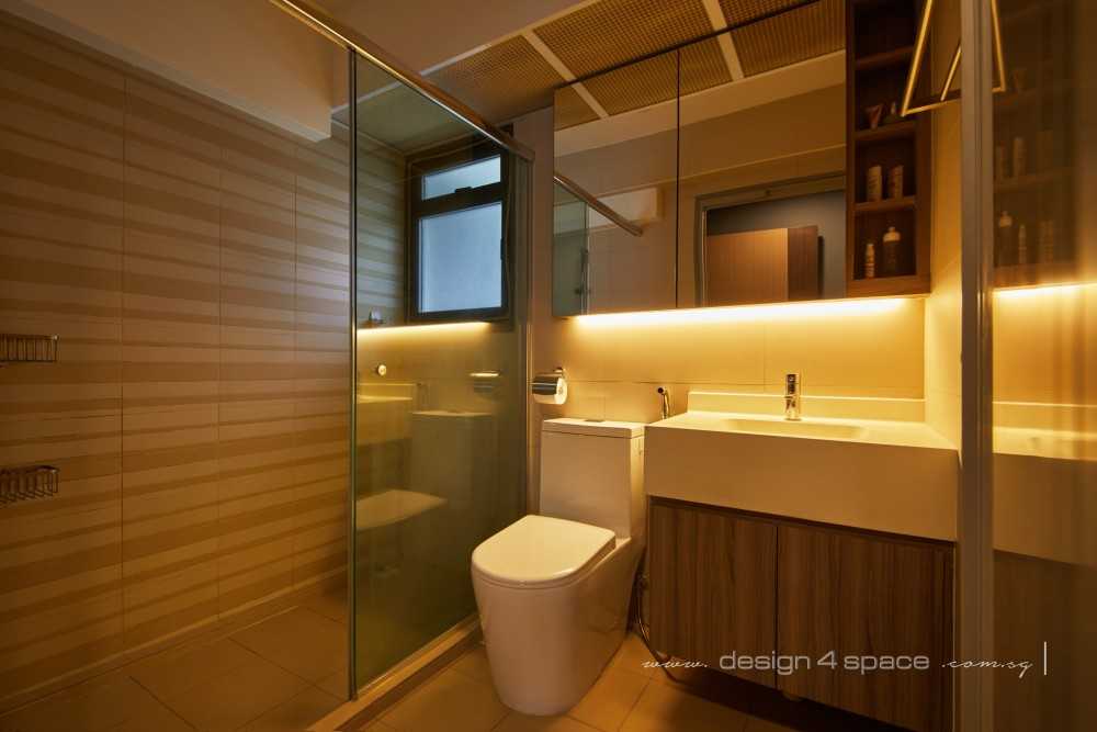 Modern Bathroom with Homogeneous Tiles and Wood Flooring