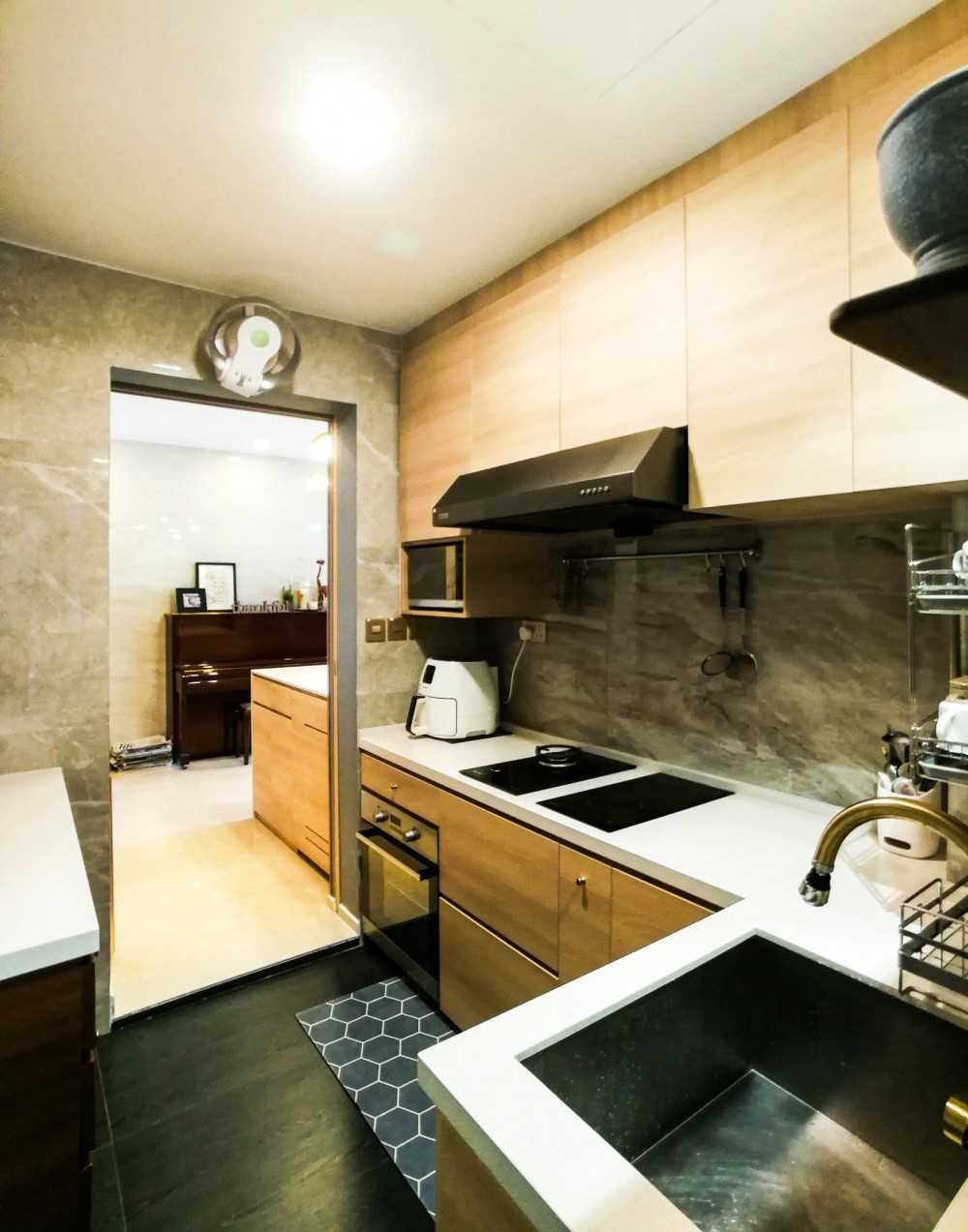 Modern Kitchen with Ceiling Fan and Kitchen Backsplash