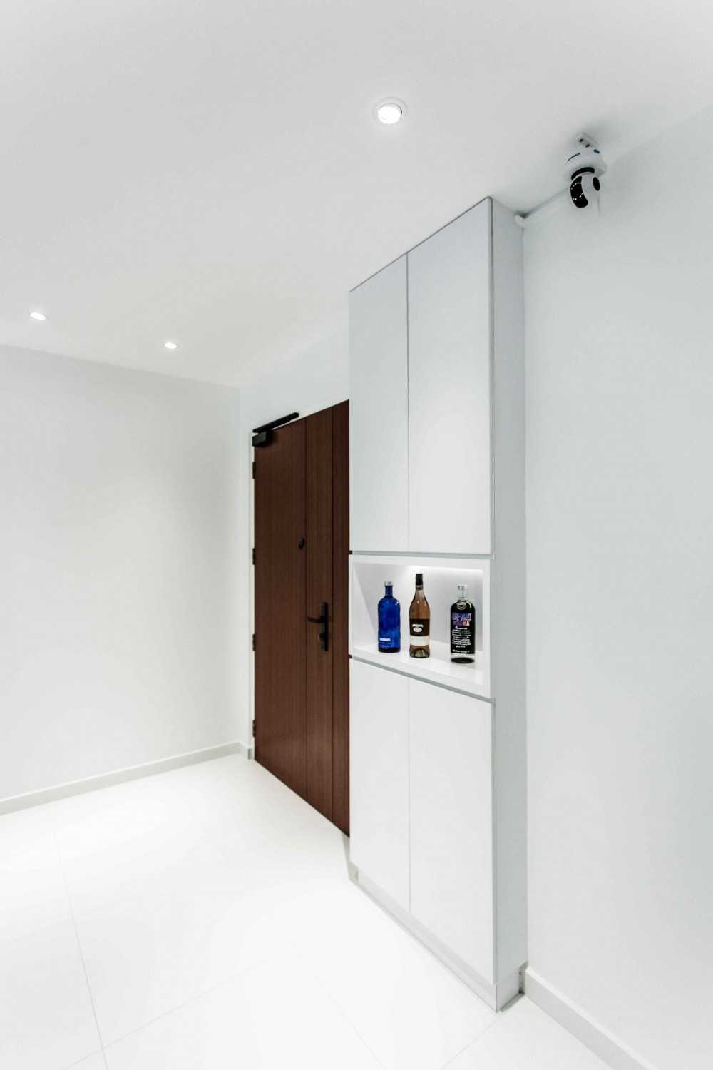 Modern Entryway with Downlights and Small Storage