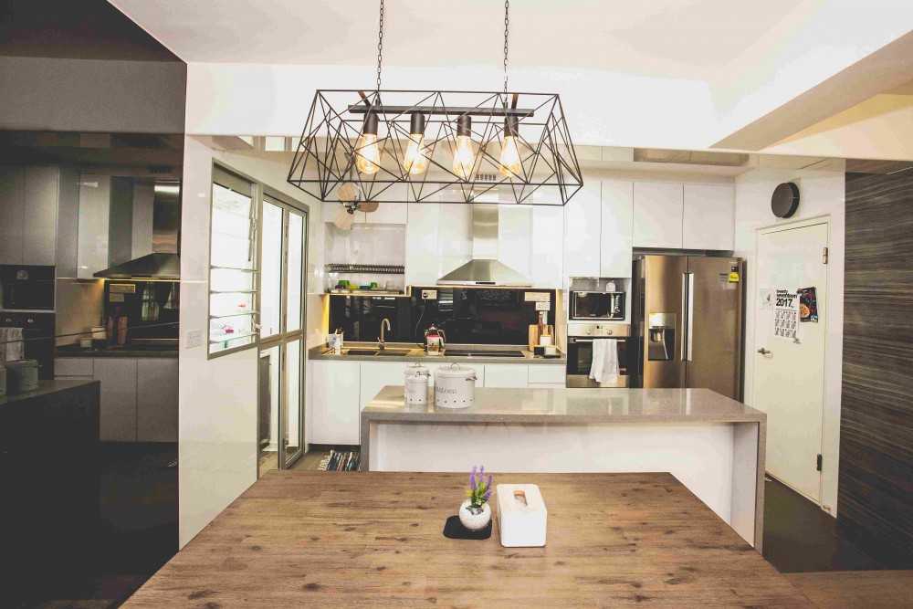 Country Dining Room with Drop Light and Kitchen Island