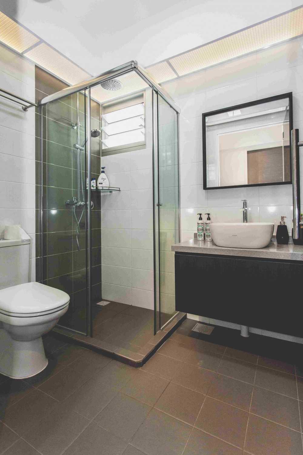 Country Bathroom with Mirror and Cove Lighting