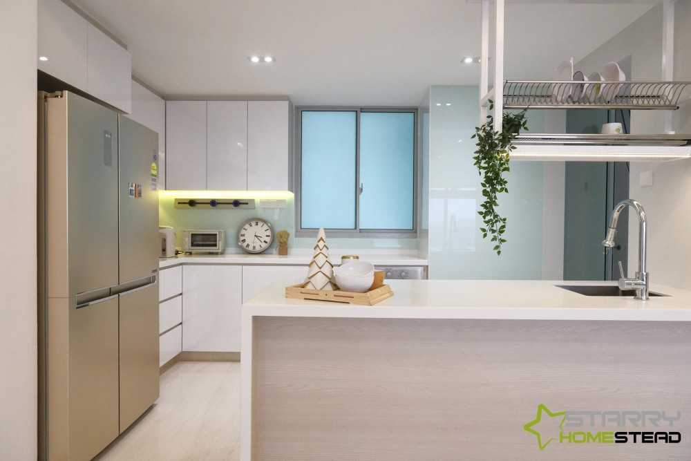 Scandinavian Kitchen with Kitchen Island and Open Kitchen