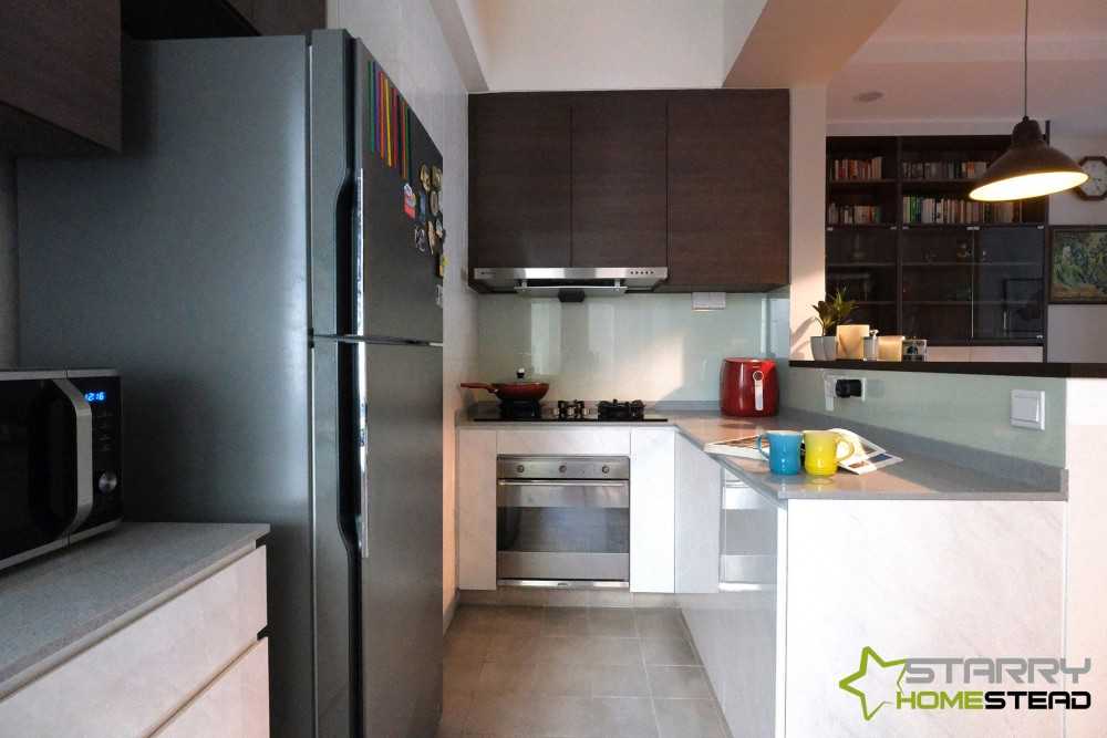 Modern Kitchen with Countertop and Kitchen Island