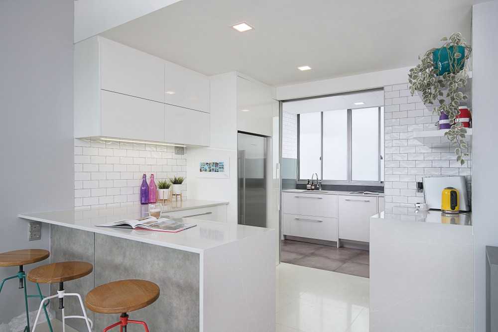 Modern Kitchen with Countertop and Kitchen Island