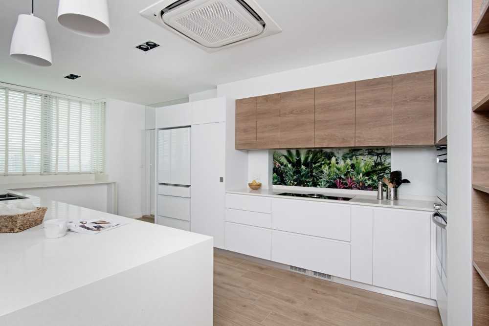 Contemporary Kitchen with Homogeneous Tiles and Kitchen Island