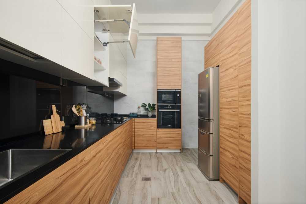 Contemporary Kitchen with Vinyl Flooring and Cupboard