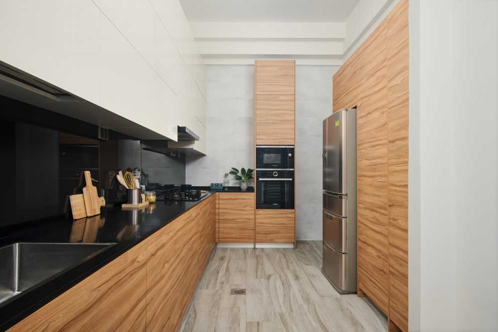 Contemporary Kitchen with Countertop and Vinyl Flooring