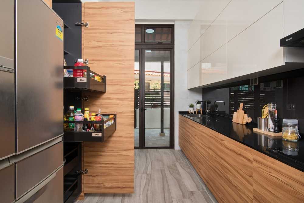 Contemporary Kitchen with Vinyl Flooring and Cupboard