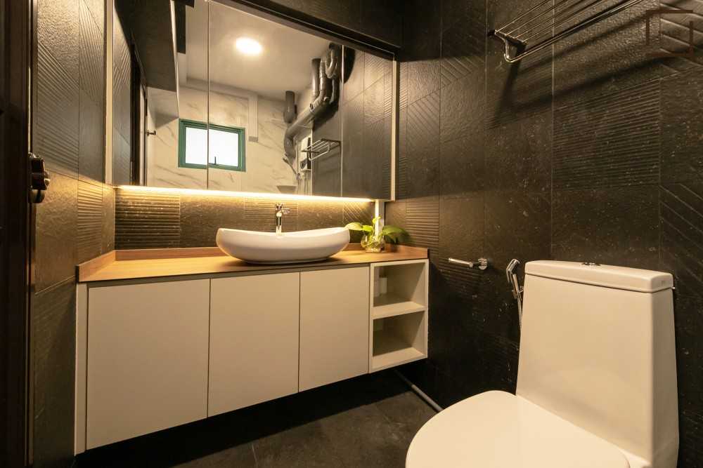 Contemporary Bathroom with Mirror and Shower Screen