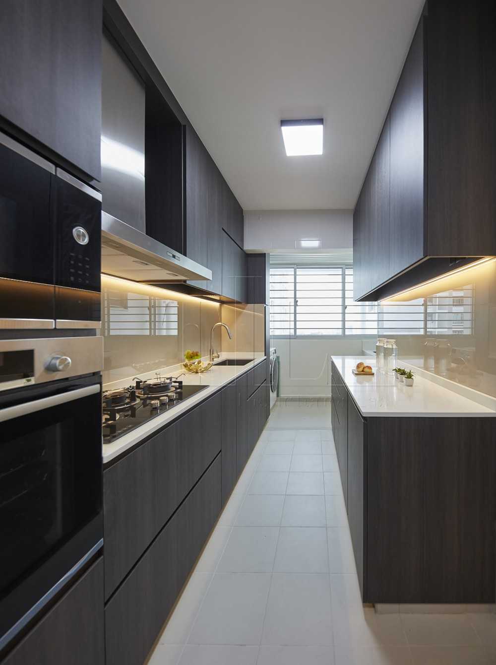 Modern Kitchen with Countertop and Homogeneous Tiles