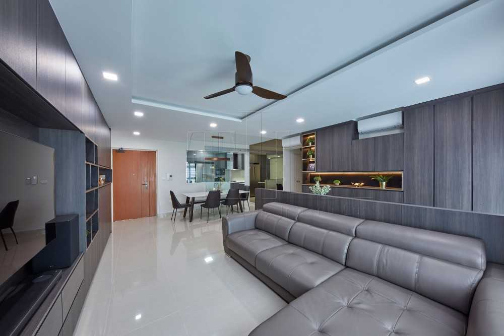 Modern Home Office with Bookshelf and Desk