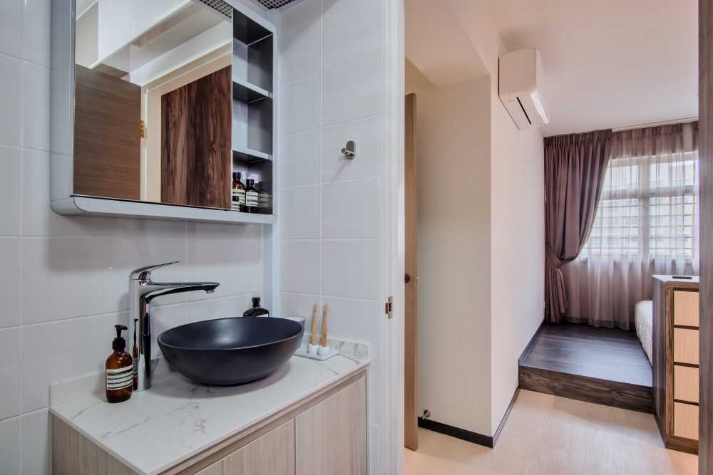 Contemporary Bathroom with Countertop and Mirror