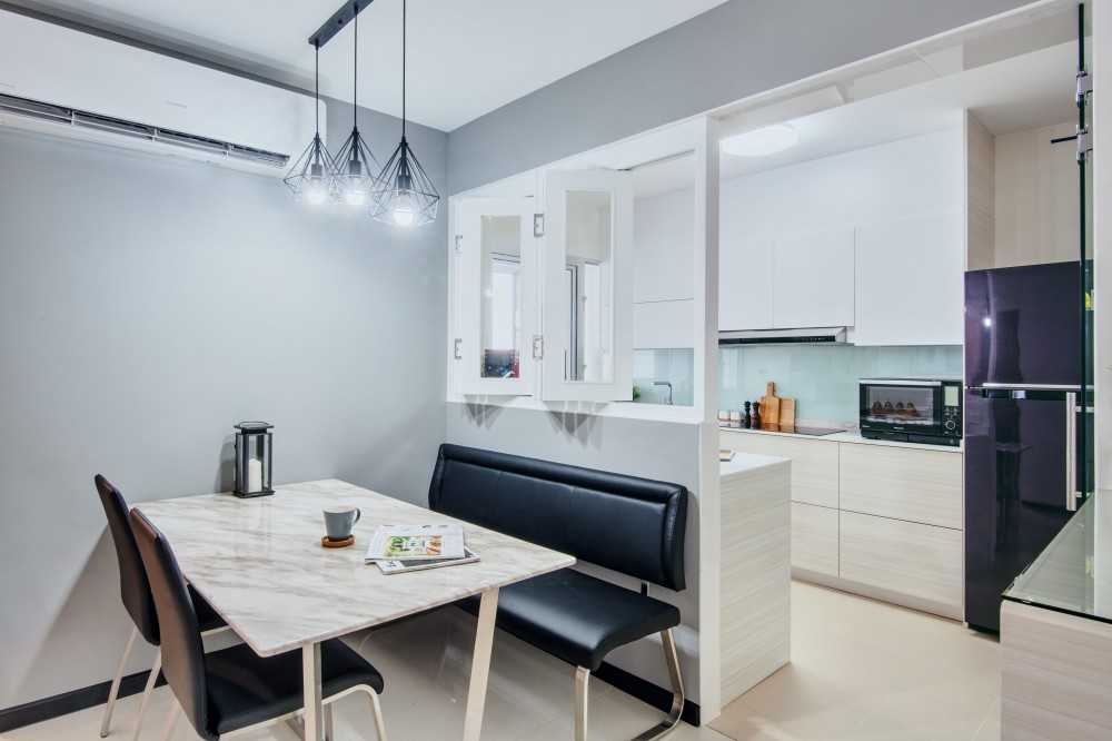 Contemporary Dining Room with Dining Table and Dining Chairs