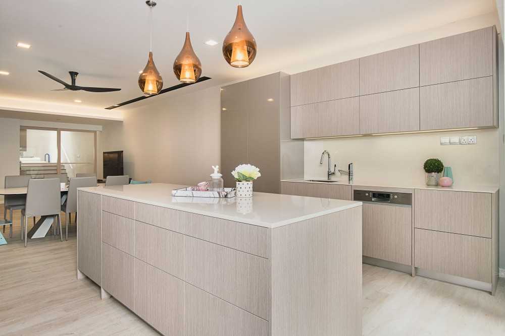 Contemporary Kitchen with Countertop and Kitchen Island