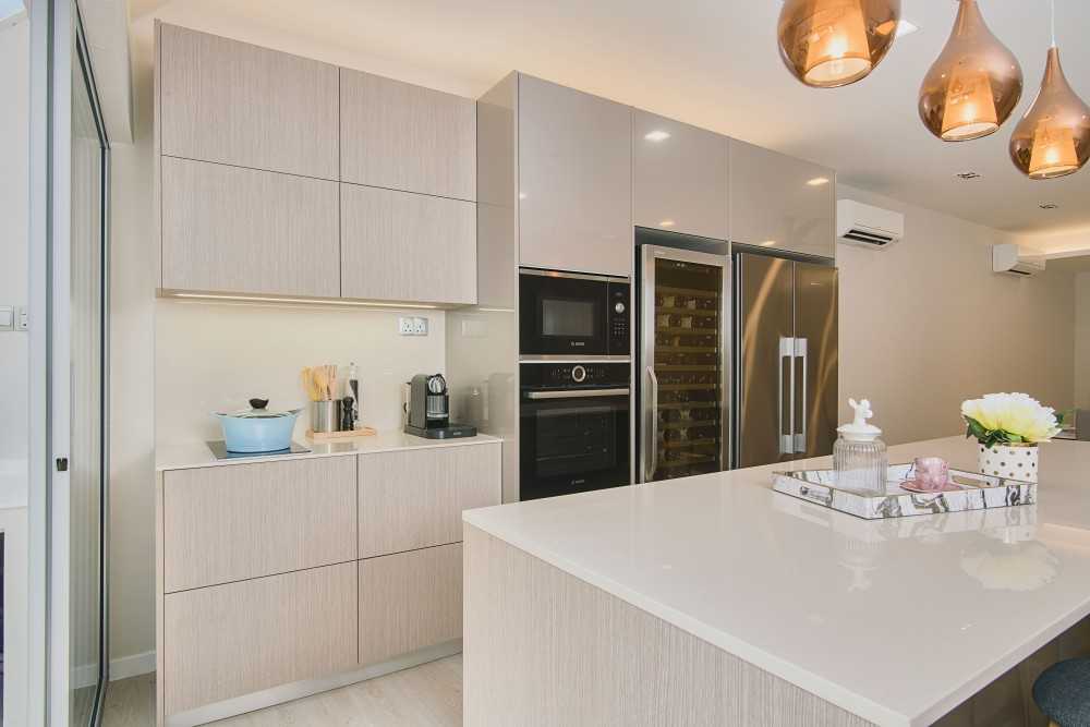Contemporary Kitchen with Countertop and Kitchen Island