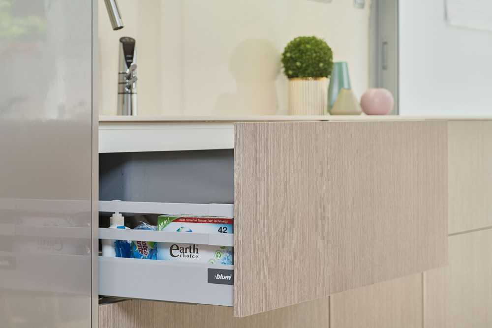 Contemporary Kitchen with Countertop and Kitchen Backsplash