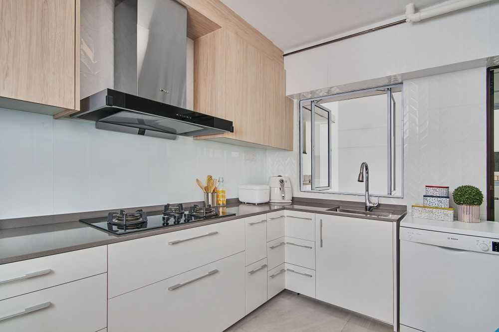 Modern Kitchen with Countertop and Homogeneous Tiles