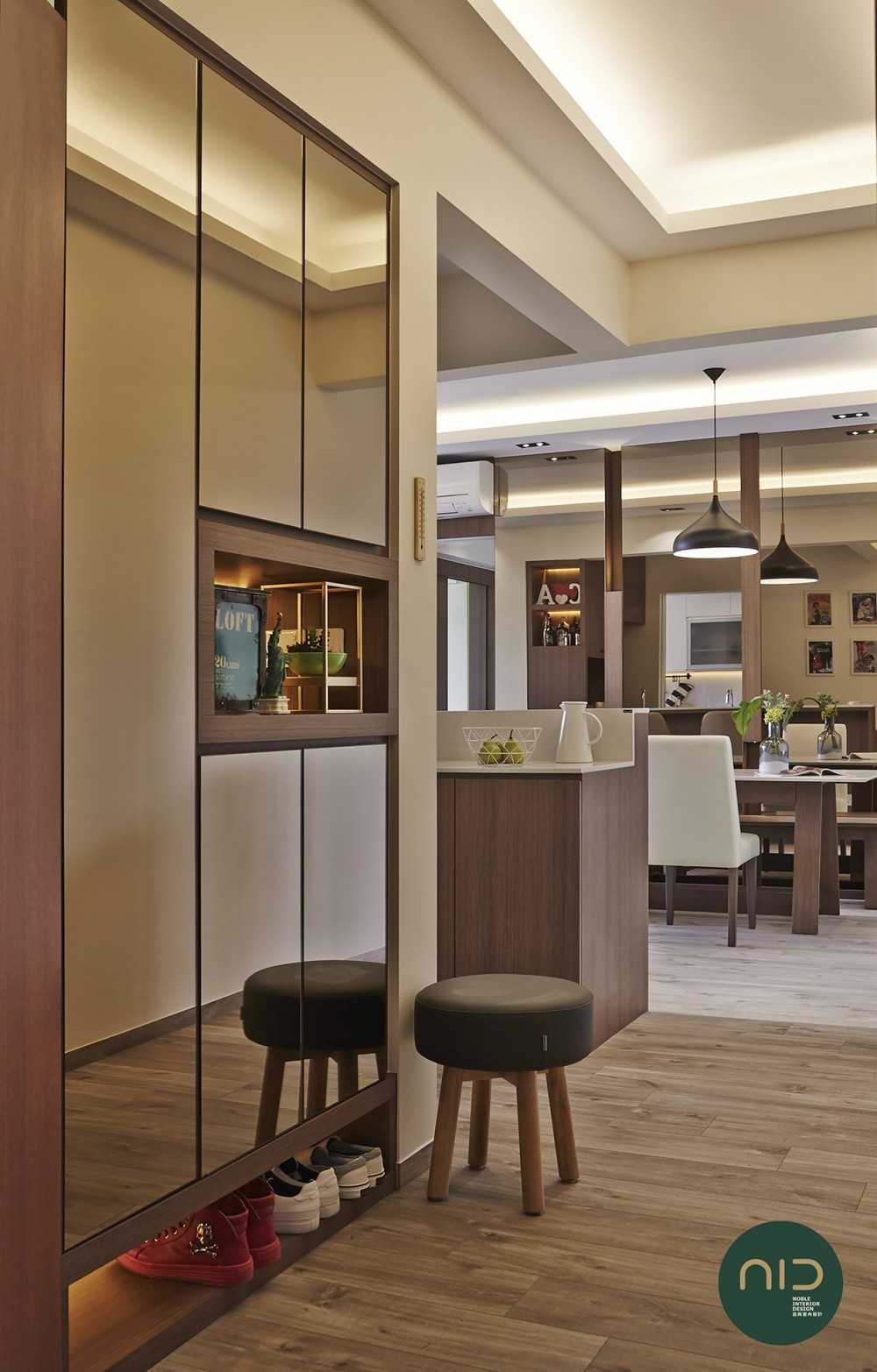 Scandinavian Foyer with Mirror and Cove Lighting