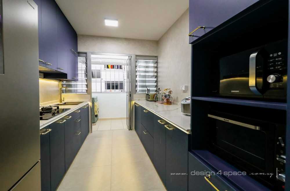 Scandinavian Kitchen with Vinyl Flooring and Homogeneous Tiles