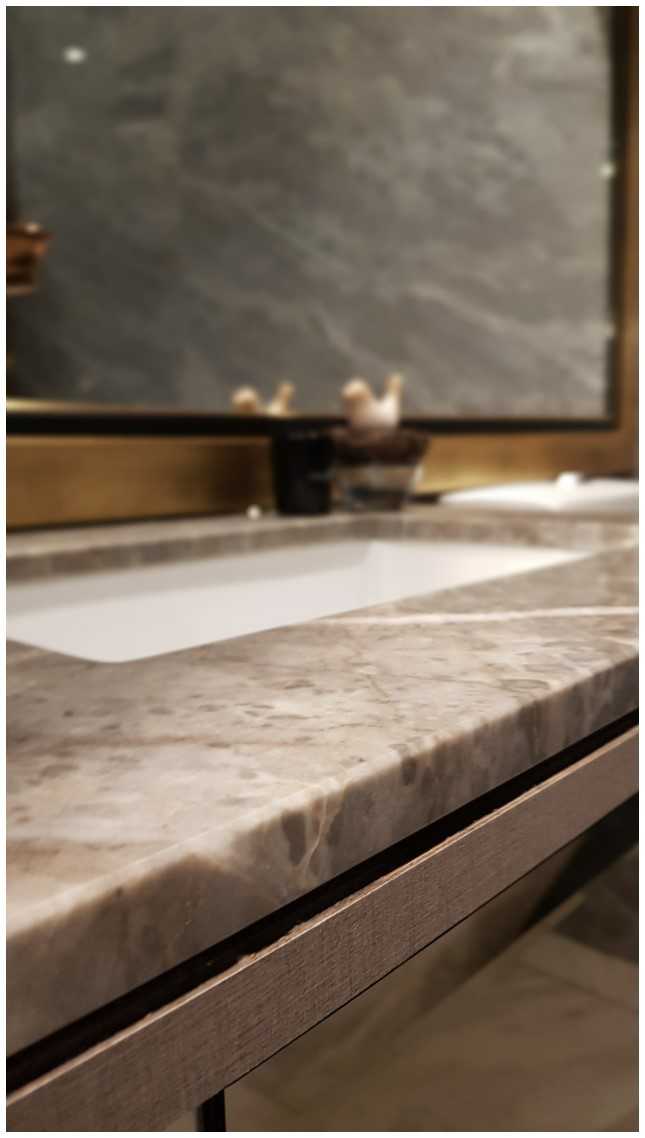 Modern Bathroom with Countertop and Bathroom Mirrors