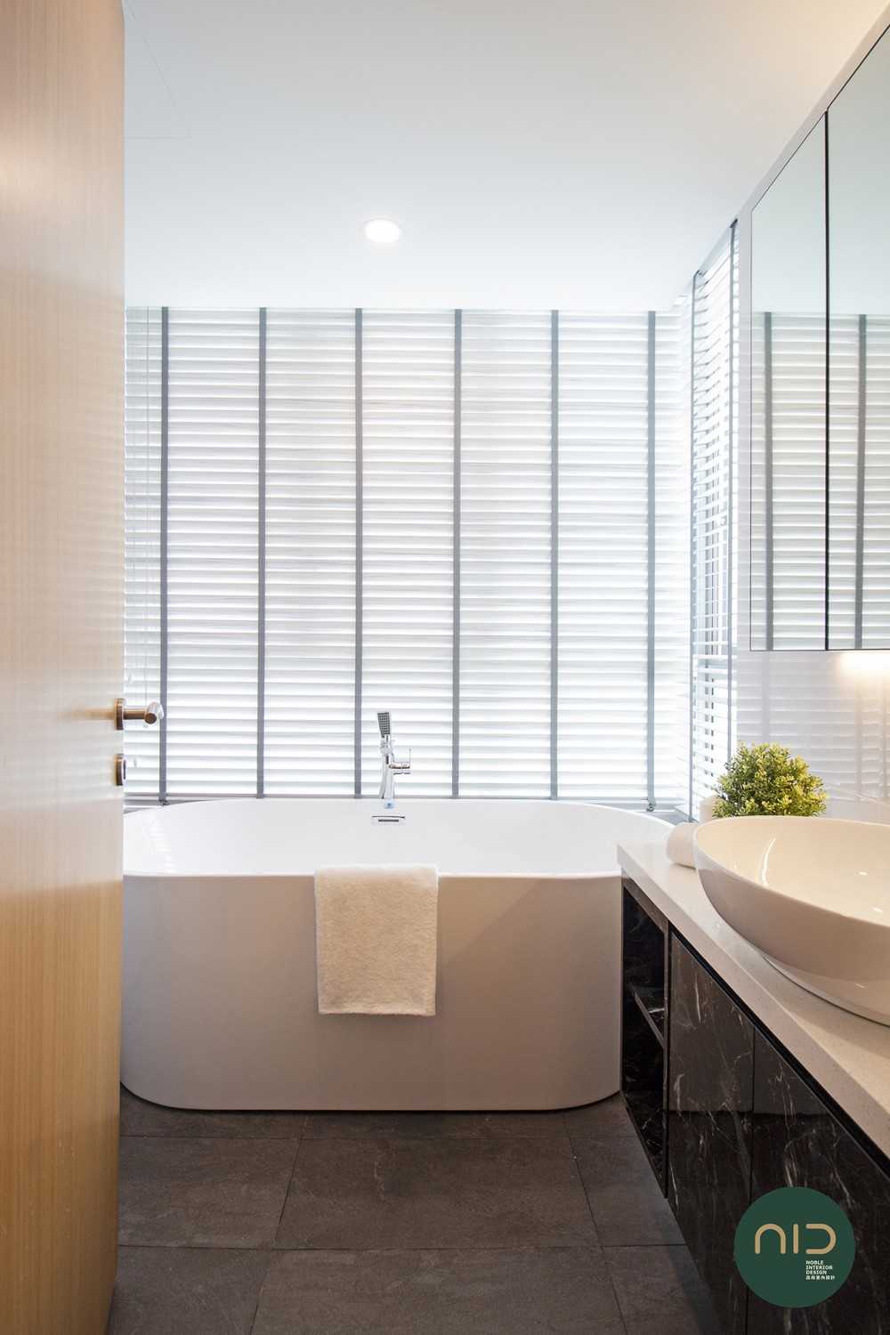 Modern Bathroom with Homogeneous Tiles and Mirror