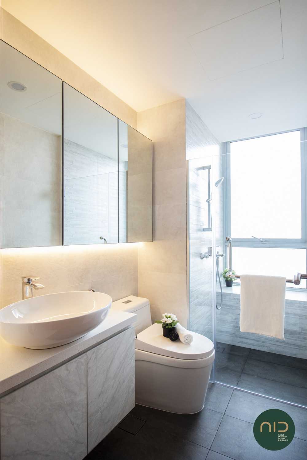 Modern Bathroom with Countertop and Mirror