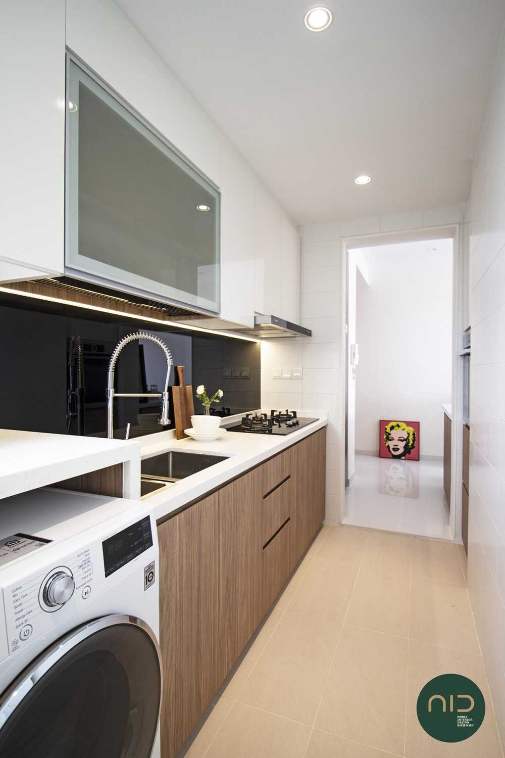 Modern Kitchen with Countertop and Homogeneous Tiles