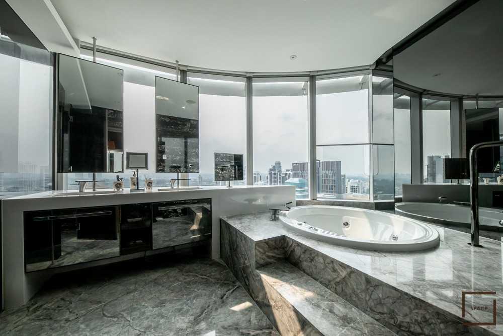 Modern Bathroom with Marble Floor and Mirror