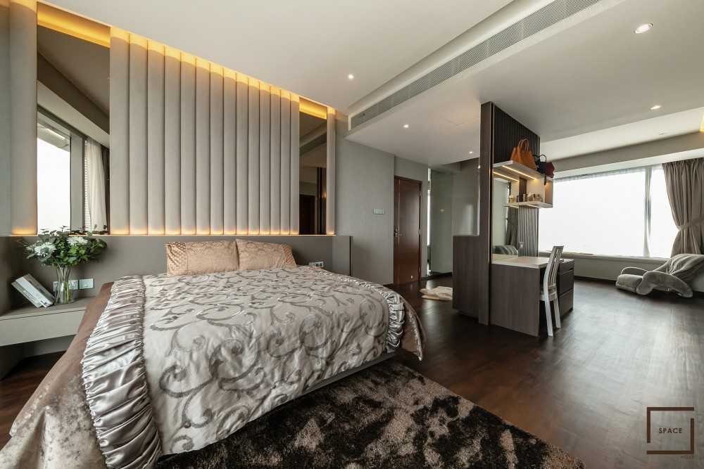 Modern Bedroom with Parquet Floor and Wardrobe