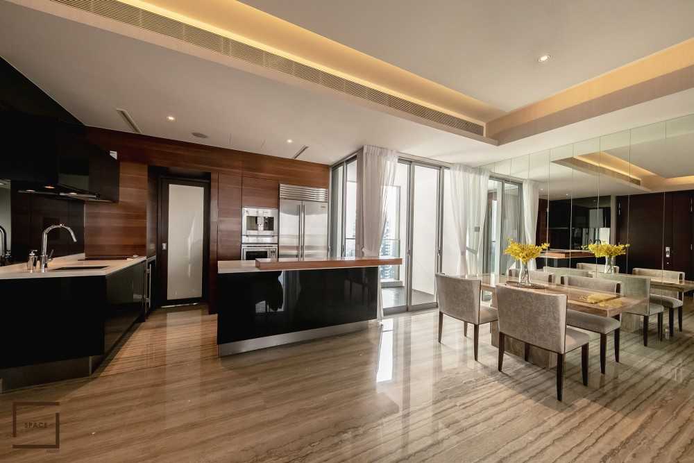 Modern Kitchen with Marble Floor and Kitchen Island