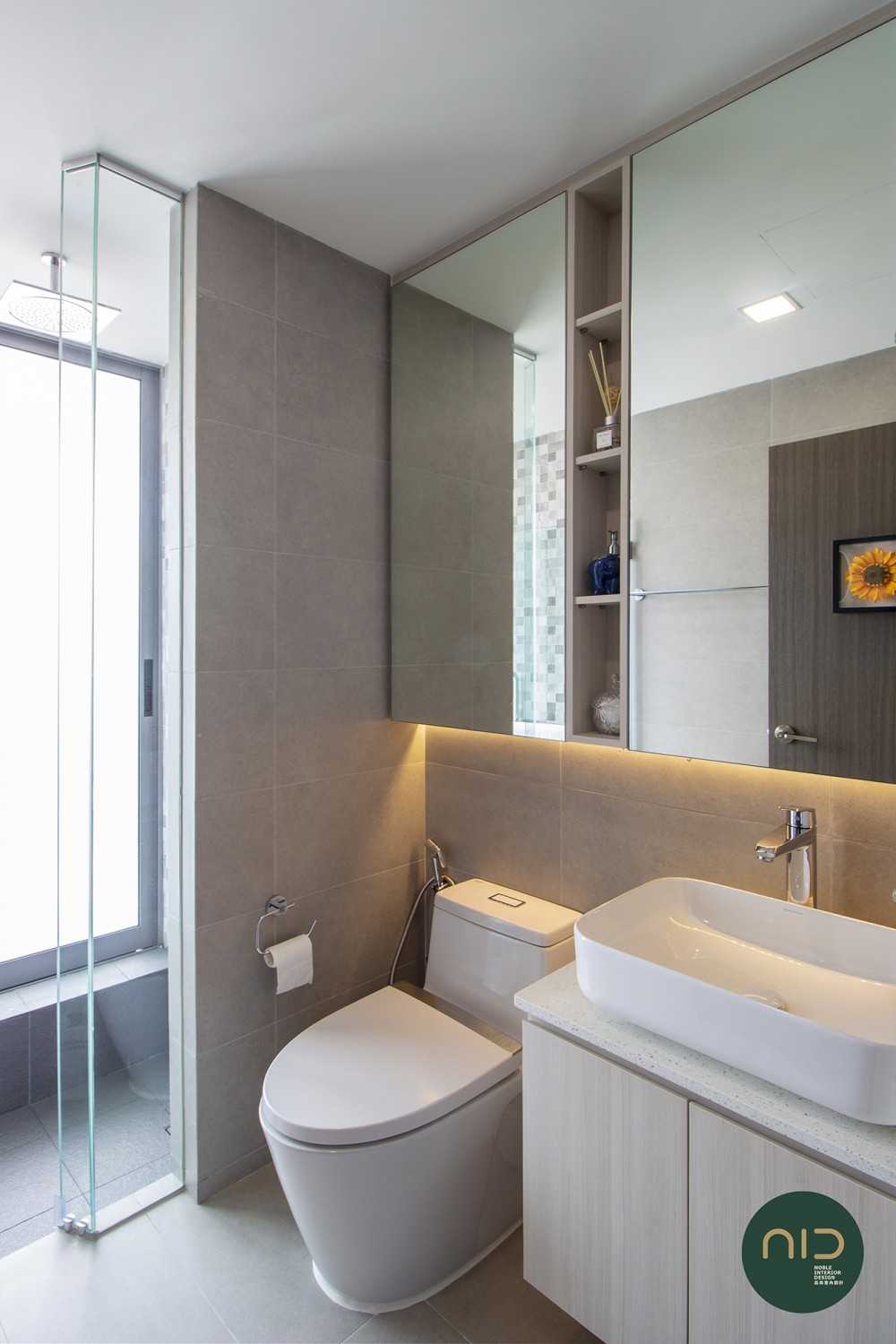Modern Bathroom with Countertop and Homogeneous Tiles