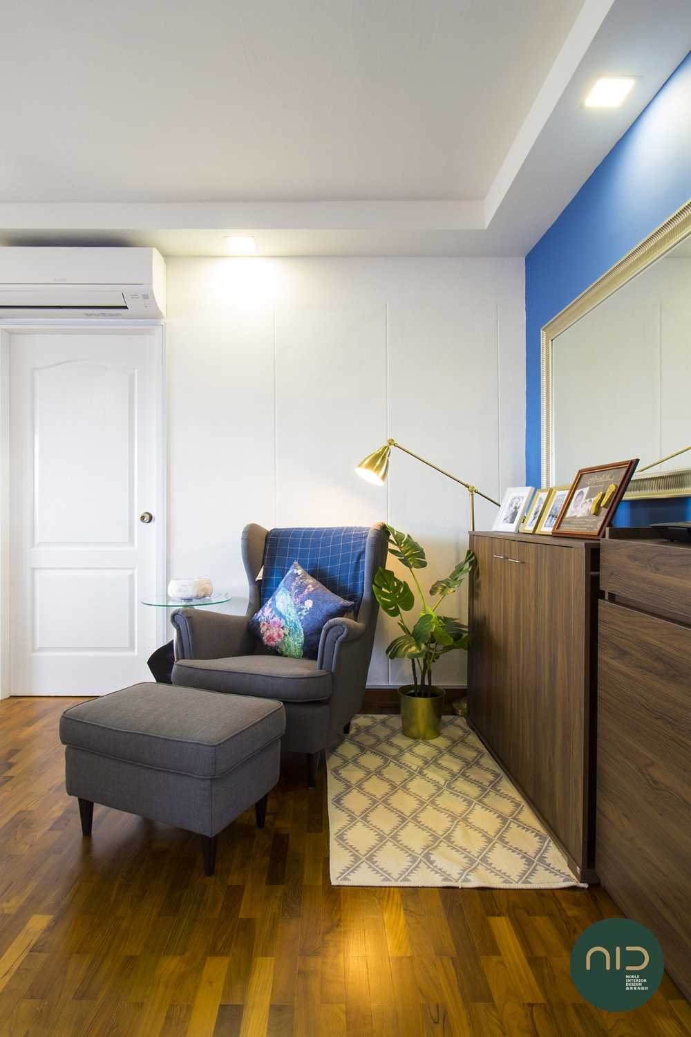 Transitional Living Room with Parquet Floor and Sofa