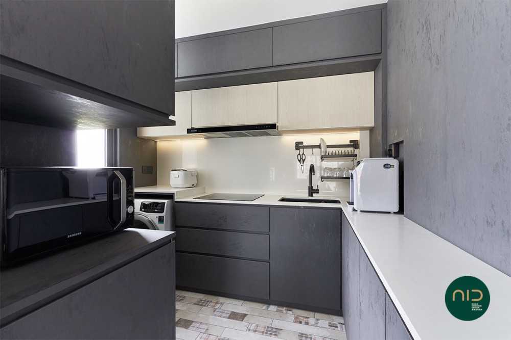 Modern Kitchen with Countertop and Homogeneous Tiles
