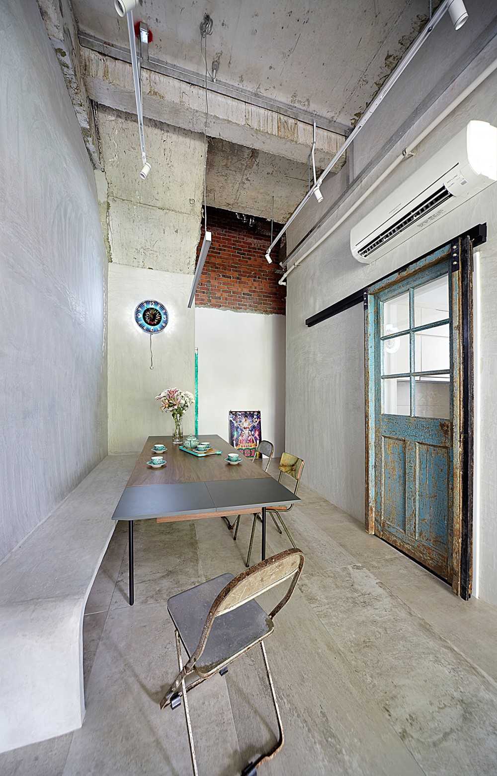 Vintage Dining Room with Feature Wall and Dining Table