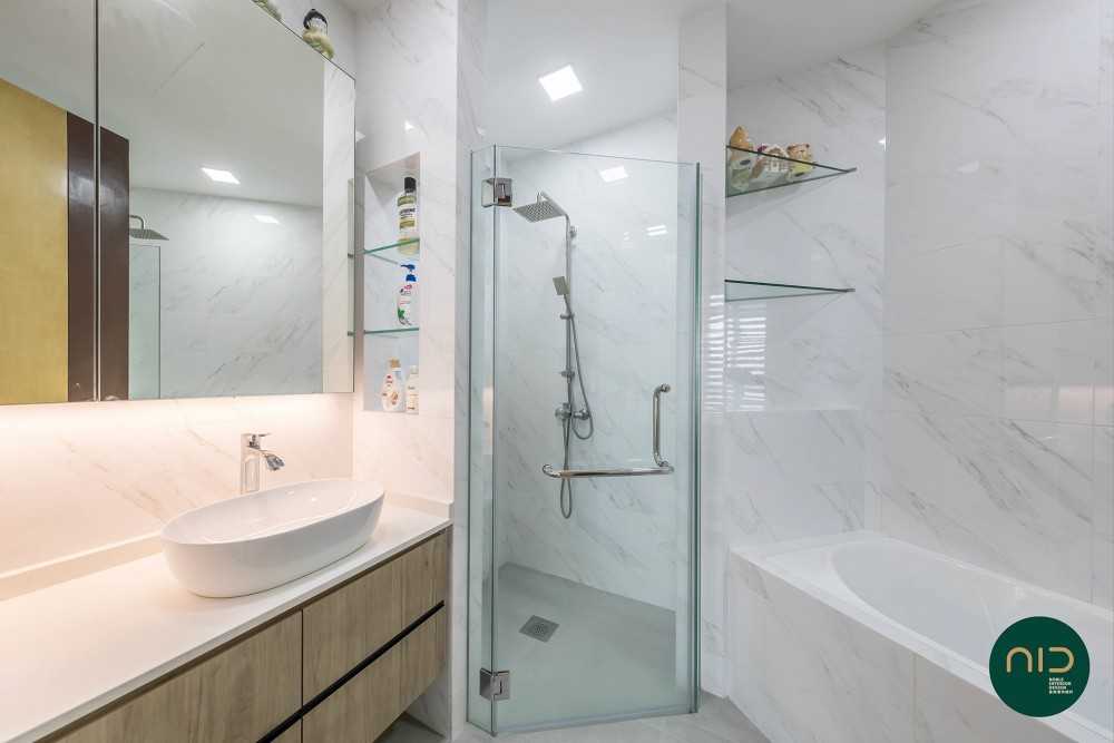 Modern Bathroom with Homogeneous Tiles and Mirror