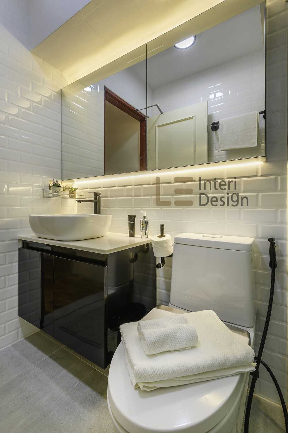 Contemporary Bathroom with Homogeneous Tiles and Feature Wall
