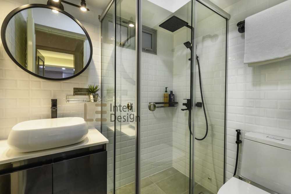 Contemporary Bathroom with Homogeneous Tiles and Feature Wall