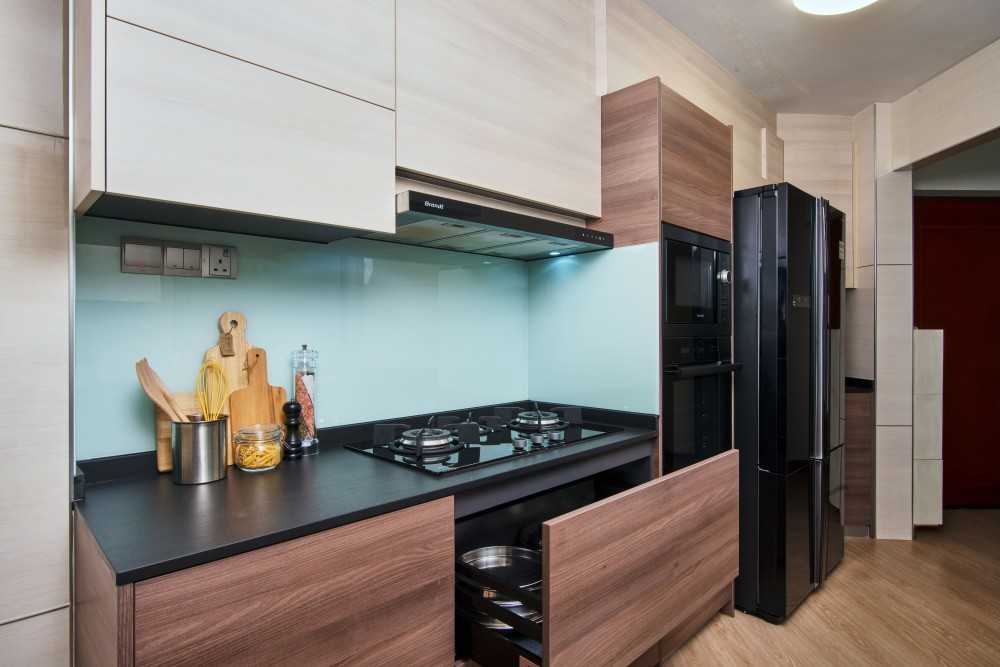 Contemporary Kitchen with Countertop and Cupboard