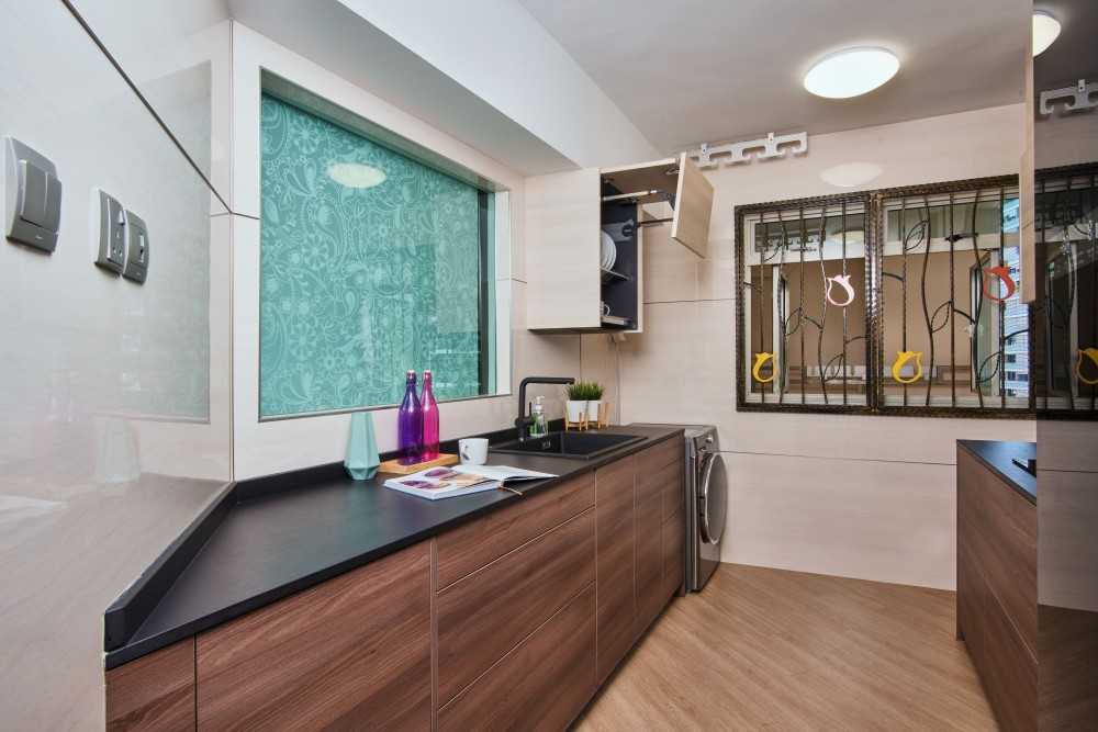 Contemporary Kitchen with Countertop and Kitchen Window