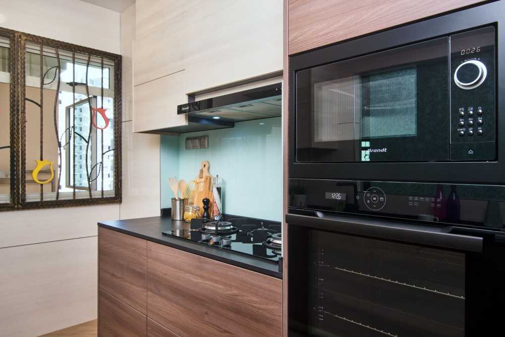 Contemporary Kitchen with Countertop and Kitchen Window